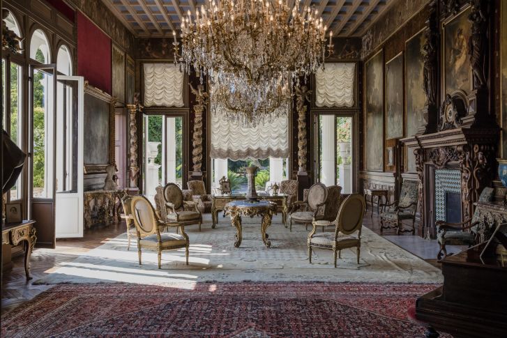 A luxurious sitting room inside Villa Les Cedres.